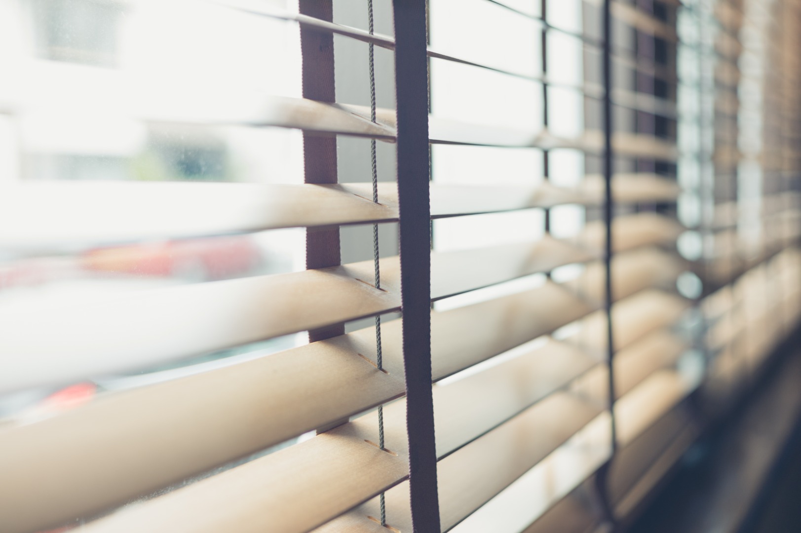 Make Venetian blinds the perfect furnishing for your home office